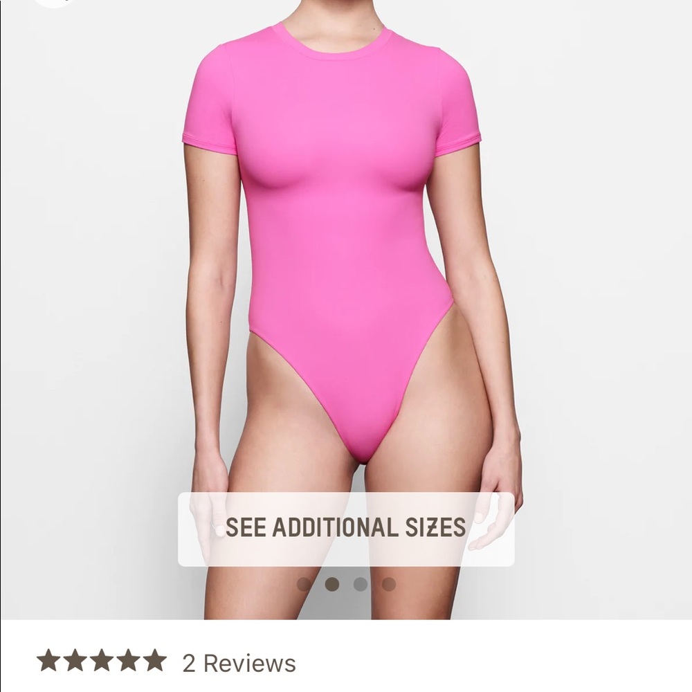 Skims Fits Everybody T-shirt Bodysuit. Neon pink. Size L.